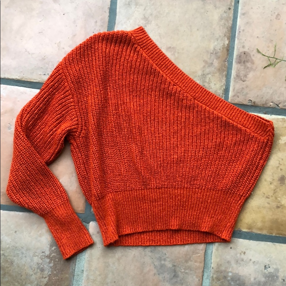 ONE SHOULDER KNIT SWEATER